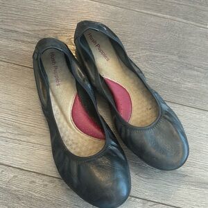 Hush puppies flats